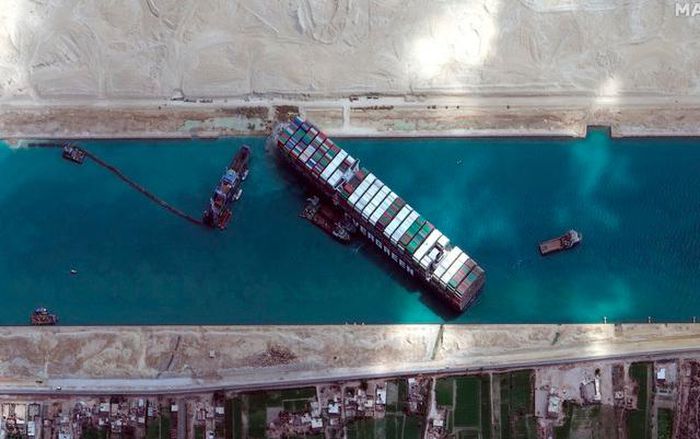 Kênh đào Suez: Âm mưu và vận đen đeo bám